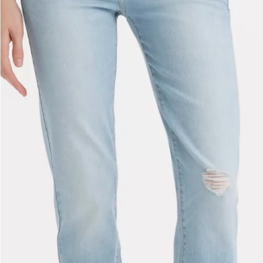 Light Blue Distressed Women 724 High-Rise Slim Straight Levi’s Jeans